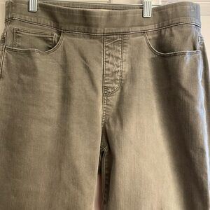 Soft Surroundings Olive straight leg stretch jean, cotton spandex. Pull-on.